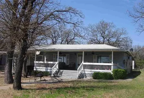 7033 N Lake Front Rd, Marlow, OK 73055