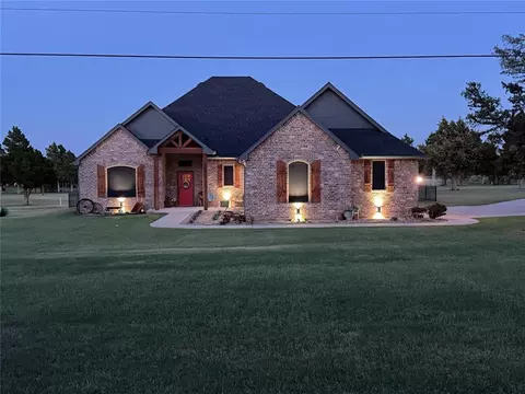 2040 S May Ave, Guthrie, OK 73044
