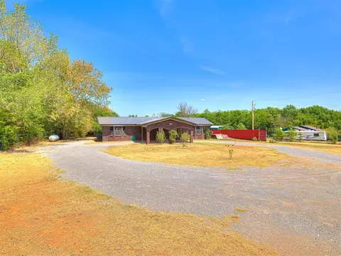 Exterior - 245 E Riddle Rd, Chickasha, OK 73018 photo 7 of 8