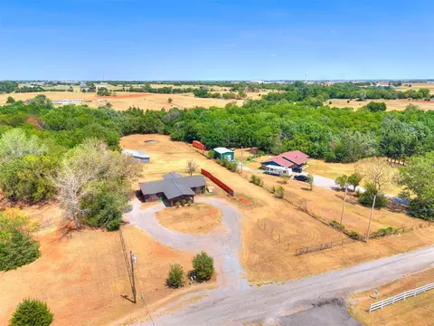 View/Area - 245 E Riddle Rd, Chickasha, OK 73018 photo 2 of 3