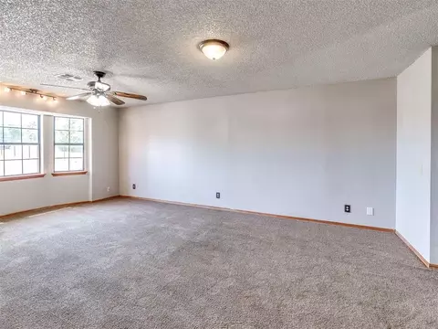 Living - 245 E Riddle Rd, Chickasha, OK 73018 photo 6 of 10