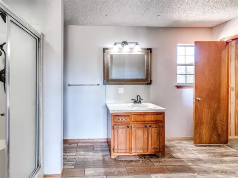 Bath - 245 E Riddle Rd, Chickasha, OK 73018 photo 1 of 4