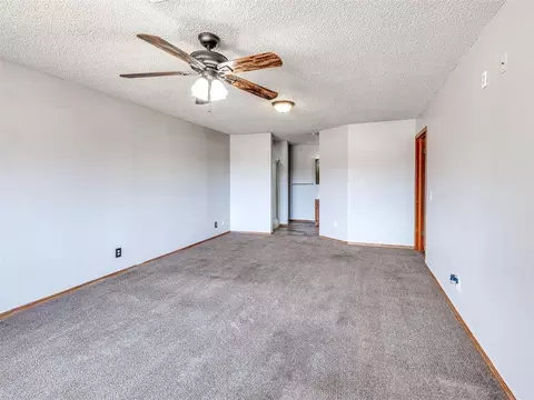 Living - 245 E Riddle Rd, Chickasha, OK 73018 photo 8 of 10