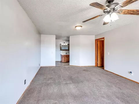 Living - 245 E Riddle Rd, Chickasha, OK 73018 photo 9 of 10