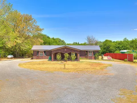 Exterior - 245 E Riddle Rd, Chickasha, OK 73018 photo 8 of 8