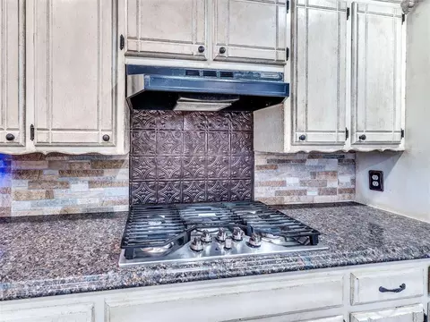 Kitchen - 245 E Riddle Rd, Chickasha, OK 73018 photo 4 of 6