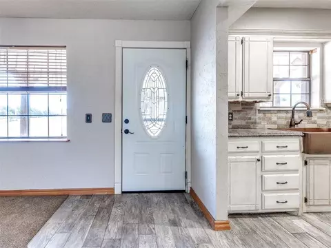 Entry Way - 245 E Riddle Rd, Chickasha, OK 73018 photo 1 of 1