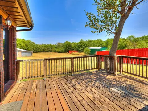 Exterior - 245 E Riddle Rd, Chickasha, OK 73018 photo 3 of 8