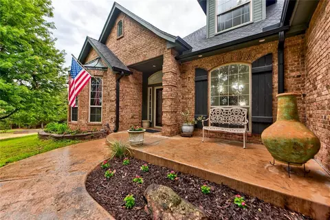 9513 S Foxmor Dr, Oklahoma City, OK 73165
