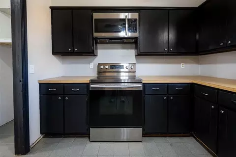 Kitchen - 304 Jarman Cir, Mcloud, OK 74851 photo 1 of 5