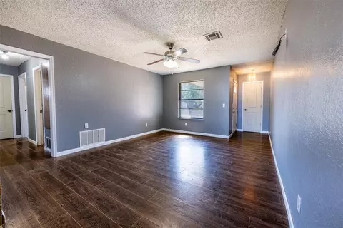 Living - 304 Jarman Cir, Mcloud, OK 74851 photo 1 of 2