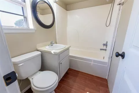 Bath - 304 Jarman Cir, Mcloud, OK 74851 photo 1 of 1