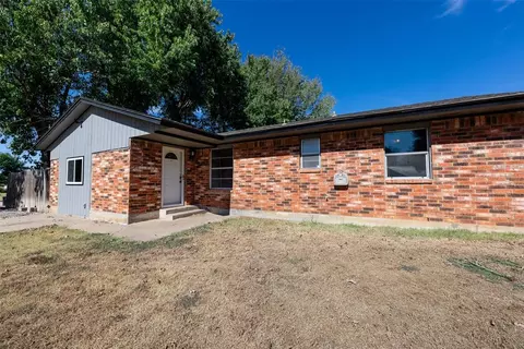 Exterior - 304 Jarman Cir, Mcloud, OK 74851 photo 2 of 4