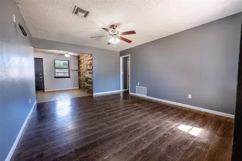 Living - 304 Jarman Cir, Mcloud, OK 74851 photo 2 of 2