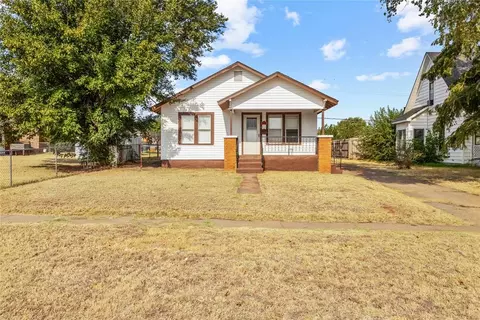 322 S 13th St, Clinton, OK 73601