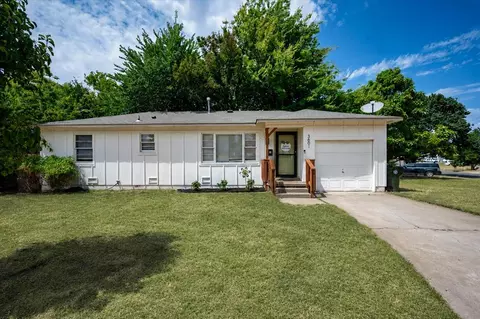 3601 Woodside Dr, Midwest City, OK 73110