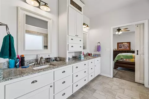 Bath - 3356 E Maple Rd, Purcell, OK 73080 photo 3 of 7