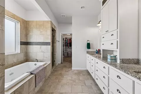 Bath - 3356 E Maple Rd, Purcell, OK 73080 photo 1 of 7
