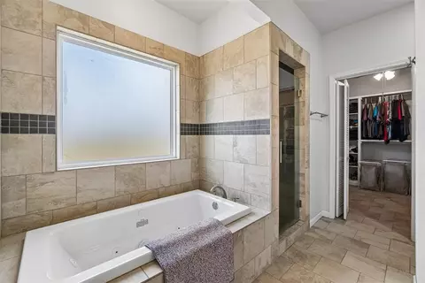 Bath - 3356 E Maple Rd, Purcell, OK 73080 photo 2 of 7