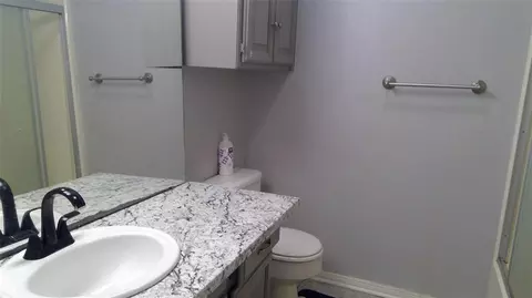 Bath - 1700 Lionsgate Cir, Bethany, OK 73008 photo 1 of 5