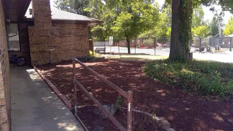 Exterior - 1700 Lionsgate Cir, Bethany, OK 73008 photo 3 of 6