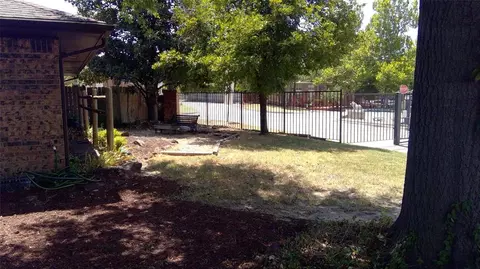 Exterior - 1700 Lionsgate Cir, Bethany, OK 73008 photo 1 of 6