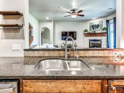 Kitchen - 4608 Shoreside Dr, Tuttle, OK 73089 photo 4 of 6