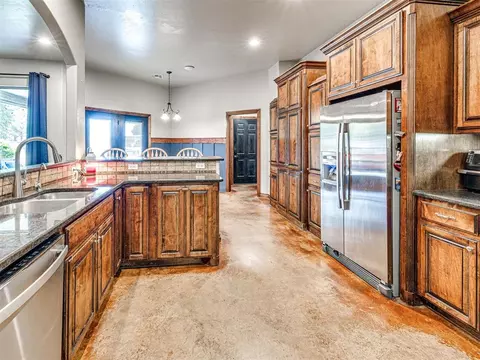 Kitchen - 4608 Shoreside Dr, Tuttle, OK 73089 photo 1 of 6