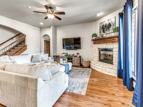 Living - 4608 Shoreside Dr, Tuttle, OK 73089 photo 2 of 2