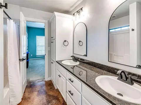 Bath - 4608 Shoreside Dr, Tuttle, OK 73089 photo 7 of 7