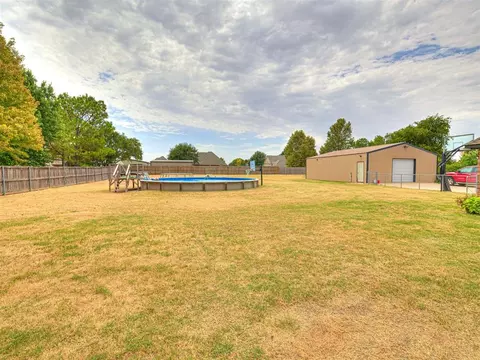 Exterior - 4608 Shoreside Dr, Tuttle, OK 73089 photo 8 of 10