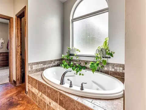 Bath - 4608 Shoreside Dr, Tuttle, OK 73089 photo 3 of 7