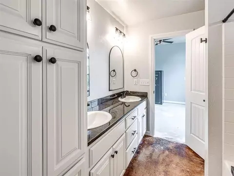 Bath - 4608 Shoreside Dr, Tuttle, OK 73089 photo 6 of 7