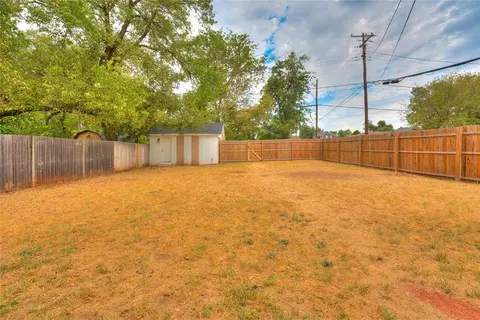 Exterior - 524 E Harrison Ave, Guthrie, OK 73044 photo 6 of 10