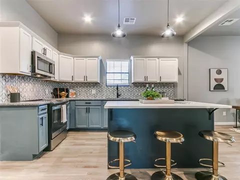 Kitchen - 524 E Harrison Ave, Guthrie, OK 73044 photo 5 of 7