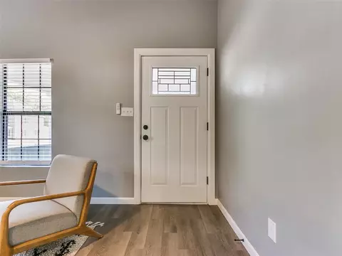 Entry Way - 524 E Harrison Ave, Guthrie, OK 73044 photo 2 of 2