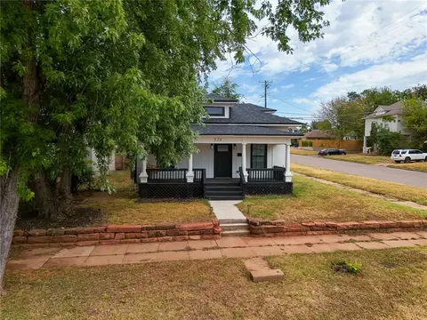 Exterior - 524 E Harrison Ave, Guthrie, OK 73044 photo 7 of 10