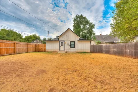 Exterior - 524 E Harrison Ave, Guthrie, OK 73044 photo 3 of 10
