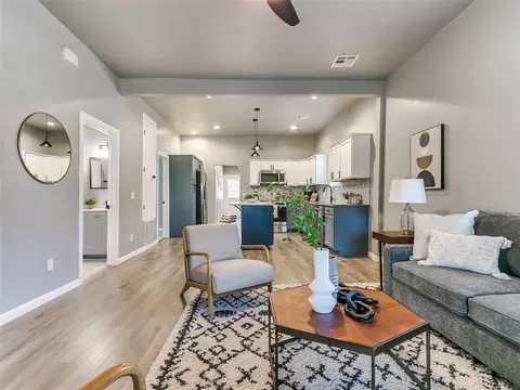 Living - 524 E Harrison Ave, Guthrie, OK 73044 photo 1 of 2