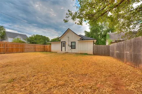 Exterior - 524 E Harrison Ave, Guthrie, OK 73044 photo 4 of 10