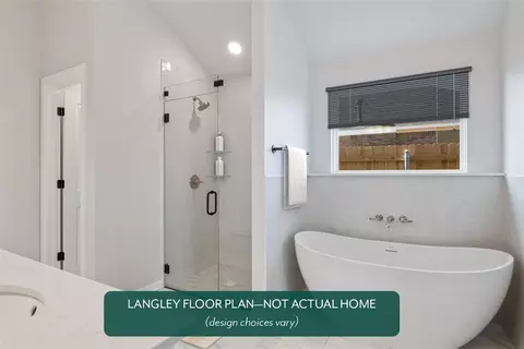 Bath - 1420 SW 159th St, Moore, OK 73170 photo 2 of 4