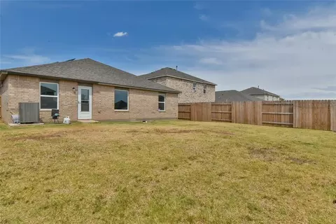 Exterior - 1701 N Ruby Dr, El Reno, OK 73036 photo 3 of 4