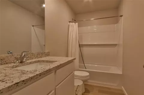 Bath - 1701 N Ruby Dr, El Reno, OK 73036 photo 1 of 2