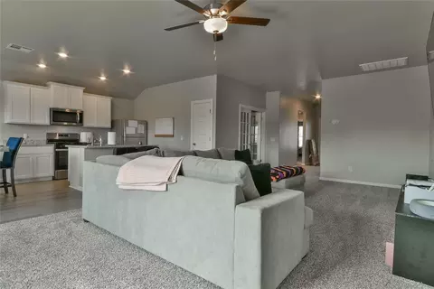 Entry Way - 1701 N Ruby Dr, El Reno, OK 73036 photo 4 of 7