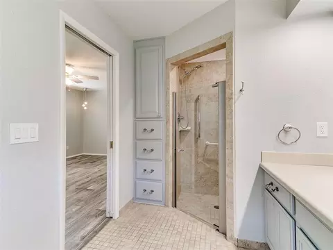 Bath - 1415 Aladdin St, Norman, OK 73072 photo 2 of 8