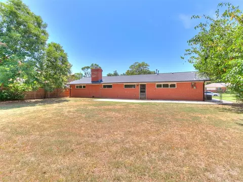 Exterior - 1415 Aladdin St, Norman, OK 73072 photo 3 of 8