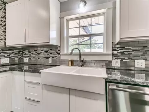 Kitchen - 1415 Aladdin St, Norman, OK 73072 photo 4 of 7