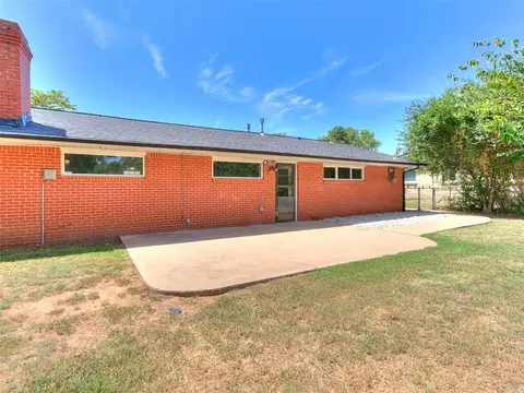 Exterior - 1415 Aladdin St, Norman, OK 73072 photo 2 of 8