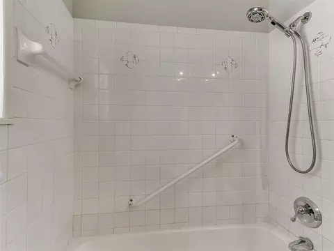 Bath - 1415 Aladdin St, Norman, OK 73072 photo 8 of 8
