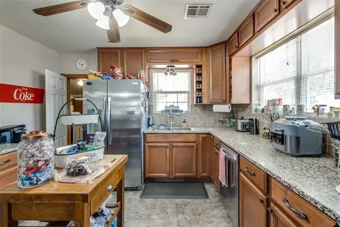 Kitchen - 334486 E Highway 62, Mcloud, OK 74851 photo 4 of 4